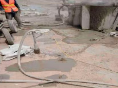 芝罘水泥混凝土路面板底注浆技术 路面脱空注浆整治方案